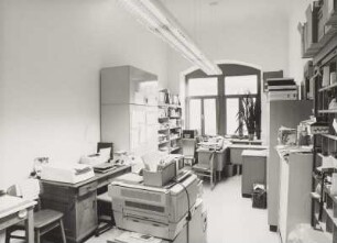 Sächsische Landesbibliothek - Staats- und Universitätsbibliothek Dresden. Außenstelle Deutsche Fotothek. Erdgeschoss. Referat Fotowerkstatt, Dienstzimmer Referatsleiter : Dresden-Neustadt, Bautzner Straße 19. Sächsische Landesbibliothek - Staats- und Universitätsbibliothek Dresden. Außenstelle Deutsche Fotothek. Erdgeschoss. Referat Fotowerkstatt, Dienstzimmer Referatsleiter