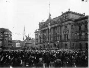 Kundgebung der Nationalsozialisten vor dem Altonaer Rathaus