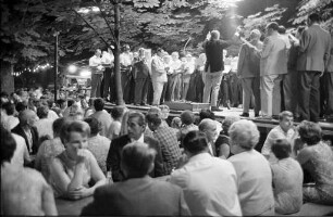 Volksfest des Sängerkartells Durlach im Durlacher Schlossgarten.