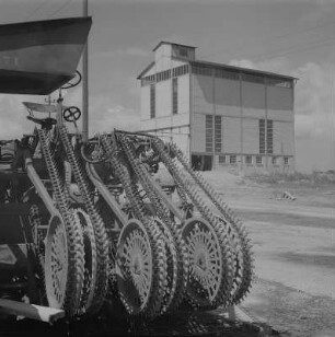 Trent-Venz. Volkseigenes Gut (VEG), moderne Landtechnik