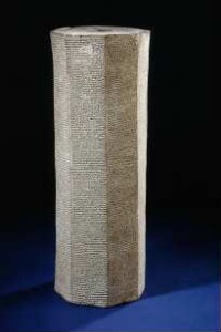 Achtseitiges Prisma mit Weihinschrift Tiglatpilesars I. von Assyrien