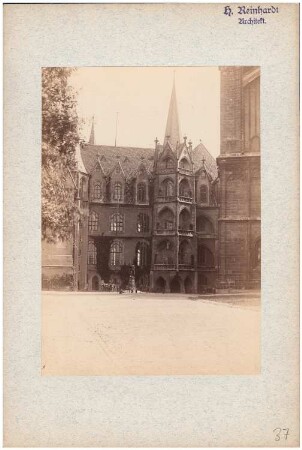 3-geschossiges Gebäude mit Treppenturm: Ansicht