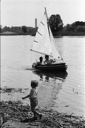 Segelbootfahren auf dem Knielinger See.