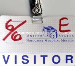 Besucherausweis (Eintrittskarte) des Holocaust Memorial Museum in Washington