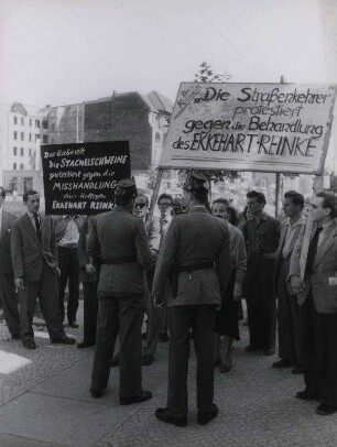 Stopp des Protestmarsches Kurfürstendamm Ecke Knesebeckstraße