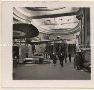 Paris, Weltausstellung, Pavillon "Luftverkehr", Innenansicht