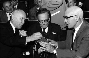 16. Tagung 1966 Mediziner; Im Vortragsaal: André F. Cournand, Sir Hans A. Krebs, Sir John C. Eccles