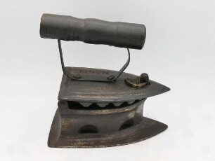 Kohlebügeleisen (Augeneisen) mit Amson Testeo. Indien