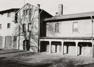 Radebeul, Mittlere Bergstraße 8. Remise und Kutscherhaus sowie Speichergebäude (um 1880)