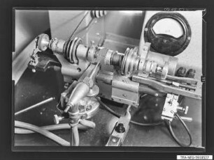 Diodenherstellung- Einschmelzen der Germanium Diode, Foto 1959