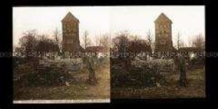 Soldat in den Ruine an der Kirche, Almenhausen