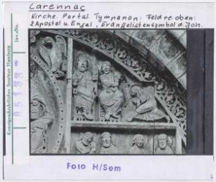 Carennac: Kirche, Westportal, Tympanon, Feld rechts oben, Apostel, Engel, Evangelistensymbol Johannes