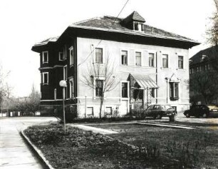 Dresden-Strehlen, Strehlener Platz 7. Villa (Stadtverwaltung Dresden). Um 1900. Haupteingangsseite