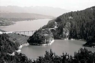Dres: neue Straßenbrücke über den nördlichen Seearm [Lago di Santa Giustina] bei Dres