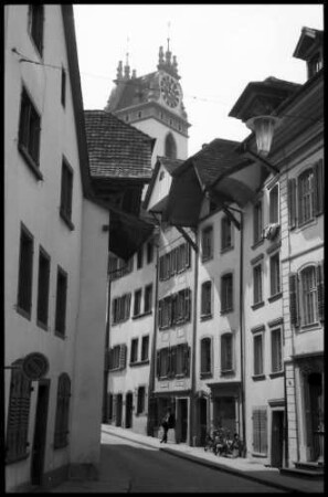 Aarau: Gasse mit Turm der Stadtkirche