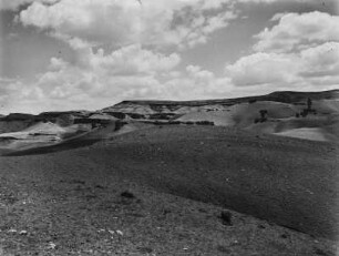 Gesteinsschichten : Erosion hat den Blick auf Gesteinsschichten aus dem Neogen freigemacht.