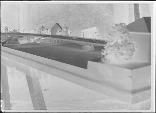 Staustufe Schweinfurt. Straßenbrücke. Modellauschnitt der neuen Straßenbrücke über Main und Saumain. Oberstromige Treppenabgänge beim Pfeiler 2.