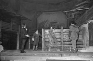 Szenenbilder aus " Falstaff " von G. Verdi mit H. Reinmar, S. Schöner, D. Eustrati, I. Armgart, R. Peters, Komische Oper 1952