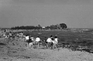 Burg: spielende Kinder am Strand bei Burg