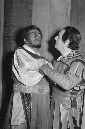 Szenenbilder aus "Othello" von G. Verdi mit Raimer, Katona, Hilgert als Othello, Ekkehard, Reinmar, Hendrik, Wunderlich, Aldor, Staatsoper 11.12.1952