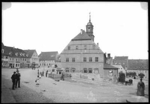 Lommatzsch. Marktplatz und Kriegerdenkmal