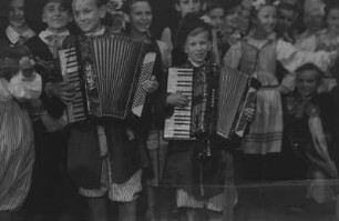 Kinderensembles aus Polen und Bulgarien : Akkordeonspieler
