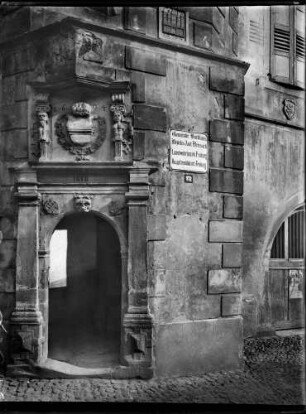 Burkheim Rathaus - Portal