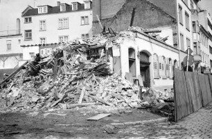 Abbruch der ehemaligen Hirsch-Apotheke Amalienstraße 32 Ecke Hirschstraße
