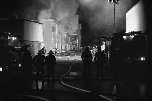 Brand im Holzlager der Fensterfabrik Wegerle in der Nördlichen Uferstraße 14