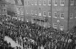 Aufmarsch des Sozialistischen Schutzbundes (SSB) auf dem Pirnaer Marktplatz