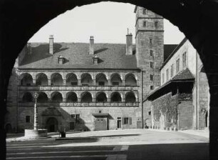 Kulmbach, Plassenburg : Kulmbach. Plassenburg. Schöner Hof (Schlosshof). Südwestseite mit Kranzturm