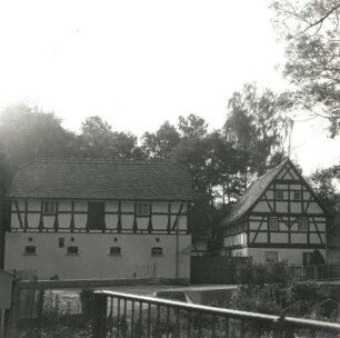 Niederalbertsdorf (Langenbernsdorf-Niederalbertsdor), Dorfstraße 40. Vierseithof (18./19. Jh.). Stallgebäude und Wohnstallhaus. Straßenansicht