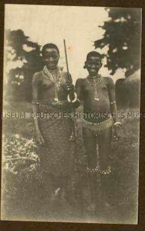 Porträt zweier Wadschagga-Mädchen