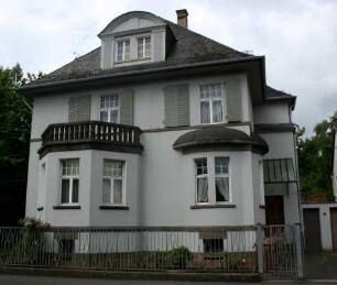 Villa mit Garten und Geflügelhäuschen; Herborn, Austraße 18