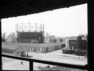 Freiburg: Werkstätte und Gasometer (Durchblick)