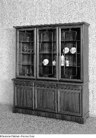 Wohnzimmerschrank