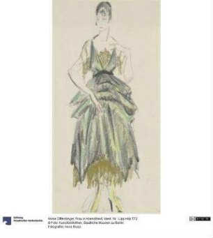 Frau in Abendkleid