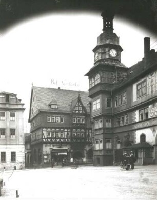 Eisenach. Markt. Blick nach Nordost gegen Wohnhaus mit Hof-Apotheke und Rathaus