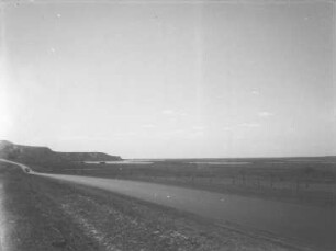 Am Columbia River : Ebene Landschaft mit Straße am Columbia River