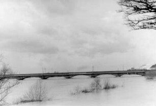 Hochwasser Eisenbahnbrücke Ladenburg /Neckar