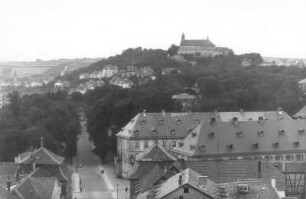 Fulda, Stadtansicht : Fulda. Stadtteilansicht mit Frauenberg-Kloster von Westen