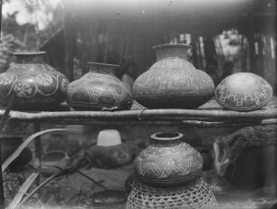 Tongefäße : Verzierte Tongefäße der Cocama aus Peru