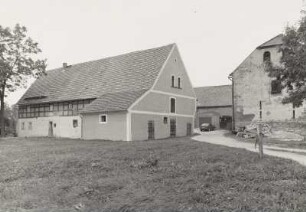 Königshain (Kreis Görlitz), Dorfstraße 316. Bauernhof, Wohnstallhaus (um 1800) und Wohnhaus mit Wirtschaftsteil