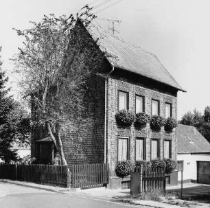 Ehemalige Schule; Hünstetten, Rathausstraße 12