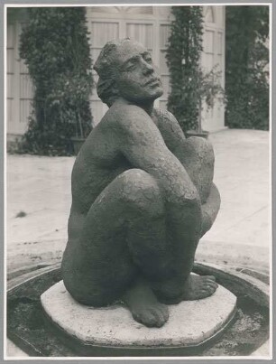 Brunnen mit Kauernder, Detail, 1925, Bronze und Kalkstein