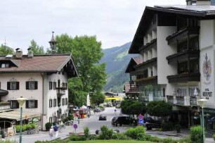 Ortsansicht in Mayrhofen : Straßenszene im größten Erholungsort des Zillertales. Aufgenommen in Mayrhofen (Tirol) am 24. Mai 2009