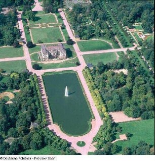 Dresden-Altstadt. Großer Garten (1684, J. F. Karcher). Mittlerer Teil mit Palais (1678-1680, J. G. Starcke) und Palaisteich