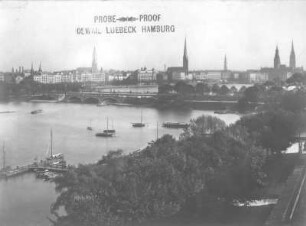 Hamburg, Außenalster. Blick über die Lombardsbrücke und Binnenalster gegen Altstadt