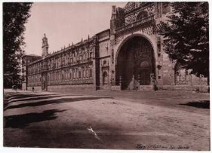 Kloster von San Marcos, León: Schrägansicht mit Portal