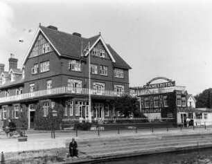 Thames Hotel : Blick von der Themse auf das Thames Hotel